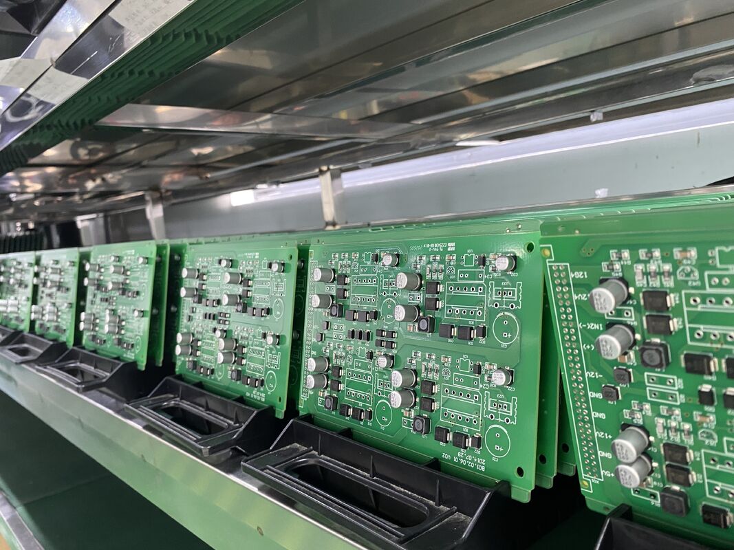 HASL Lead Free Surface Finishing Perlengkapan Perlindungan Lonjakan dengan Pengendalian Impedansi Memastikan Manajemen Lonjakan Listrik yang Bertahan