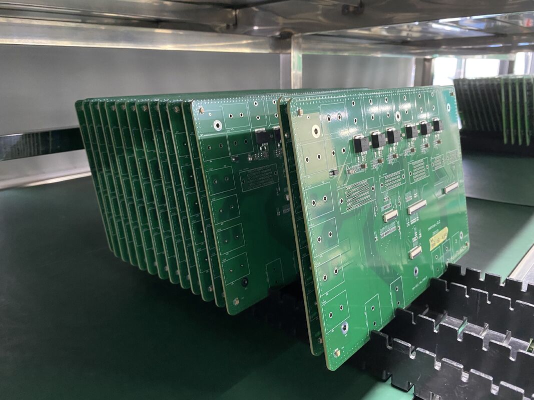 HASL Lead Free Surface Finishing Perlengkapan Perlindungan Lonjakan dengan Pengendalian Impedansi Memastikan Manajemen Lonjakan Listrik yang Bertahan