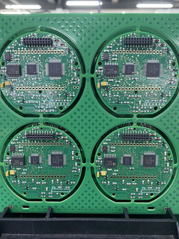 Ruang Bola Min 0.3mm Pitch kurang dari 0.5mm Proses Manufaktur PCB Industri Ukuran PCB Maks 600 x 1200mm Dioptimalkan untuk Tata Letak PCB Kompleks