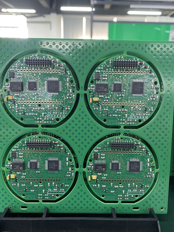 Tembaga 4OZ PCB Industri perakitan Disesuaikan Ya Solusi untuk aplikasi elektronik yang kompleks dan papan sirkuit tahan lama